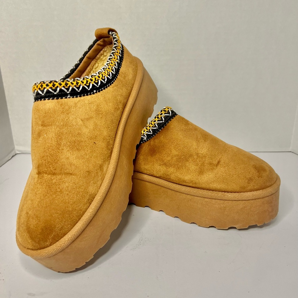 Mudd Platform Stormy Clogs | Tan 7 New Without Tags